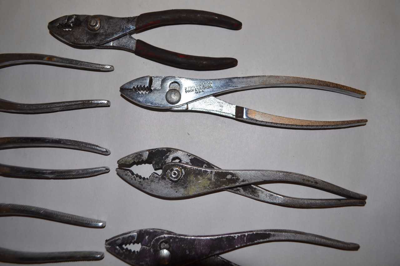 LOT OF ASSORTED PLIERS - MISCELLANEOUS