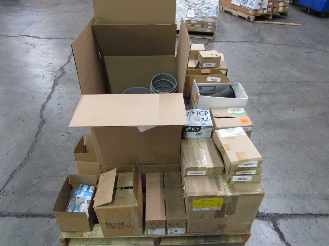 Pallet of 842x Assorted Lights, LEDs, Electrical Conduit/Fittings, Electric Fans, Switches & More - ELECTRICAL COMPONENTS