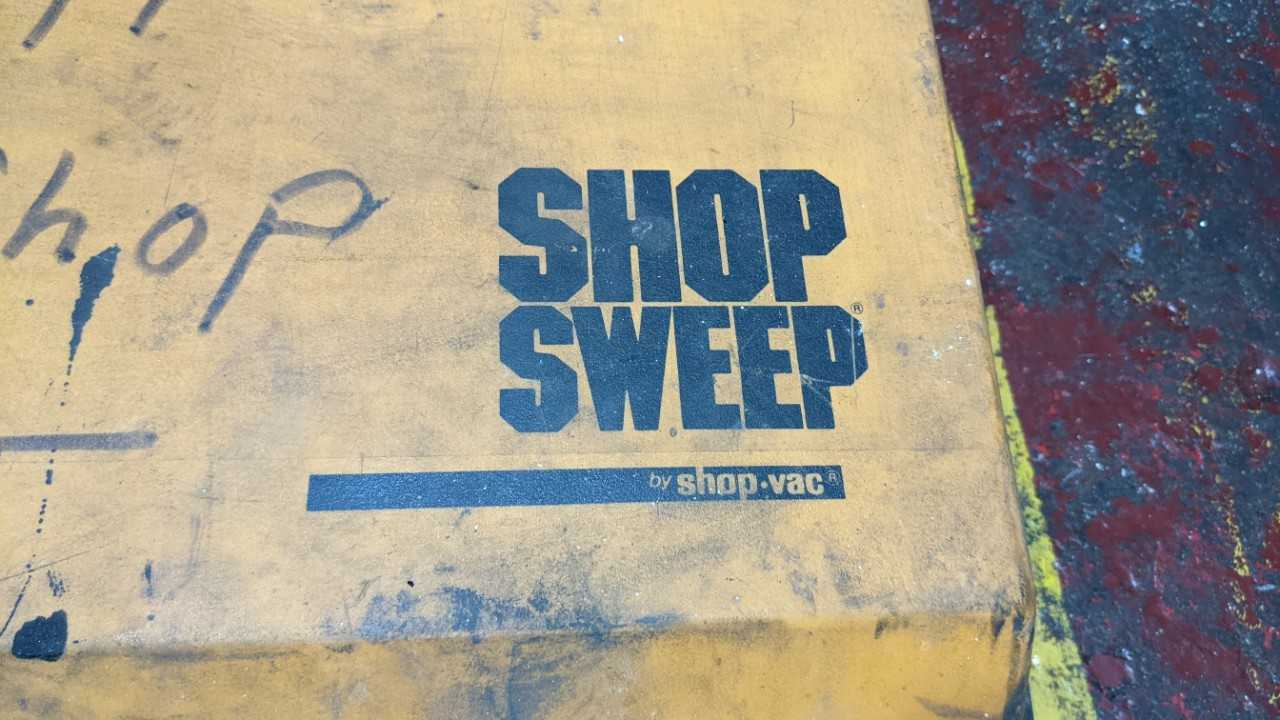 Shop sweep industrial push sweeper model 305 - PLANT & FACILITY