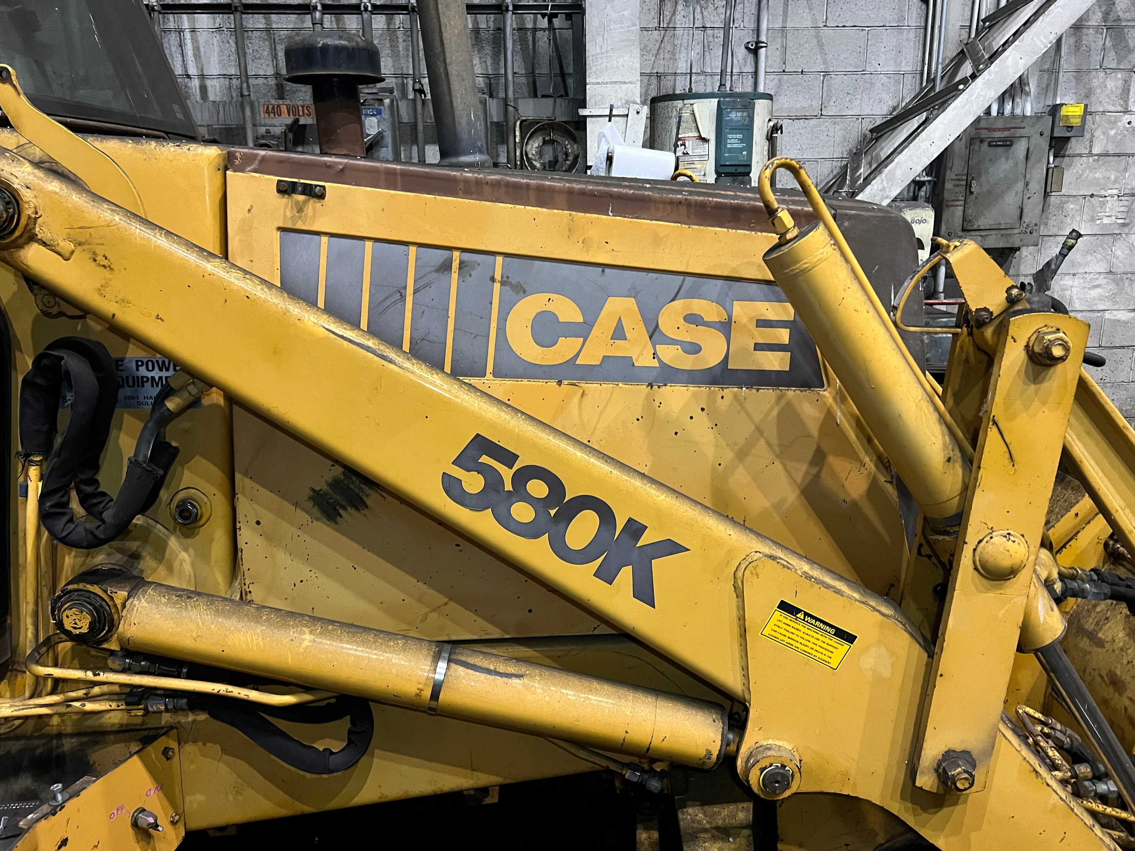Case 580K Loader Backhoe - WHEEL LOADERS