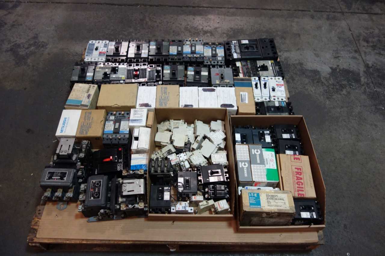 1 PALLET OF ASSORTED MOLDED CASE CIRCUIT BREAKERS- FUJI, MITSUBISHI, CUTLER-HAMMER - CIRCUIT BREAKERS