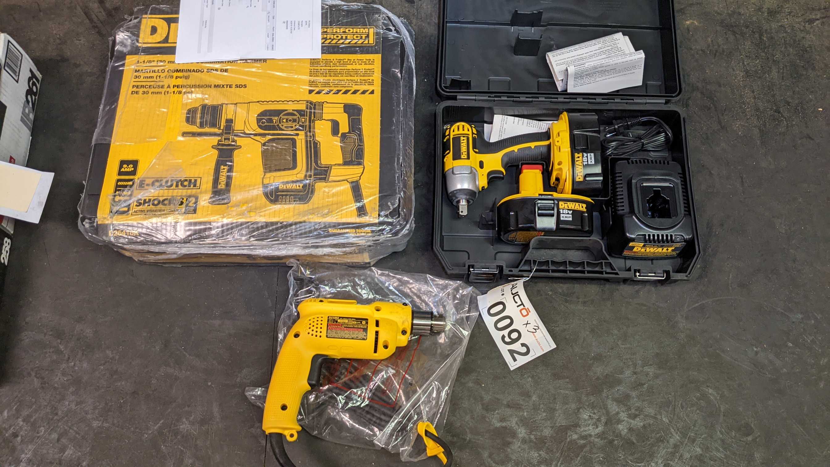 LOT OF 3 POWER TOOLS - ELECTRIC POWER TOOLS LOT OF 3 POWER TOOLS - ELECTRIC POWER TOOLS