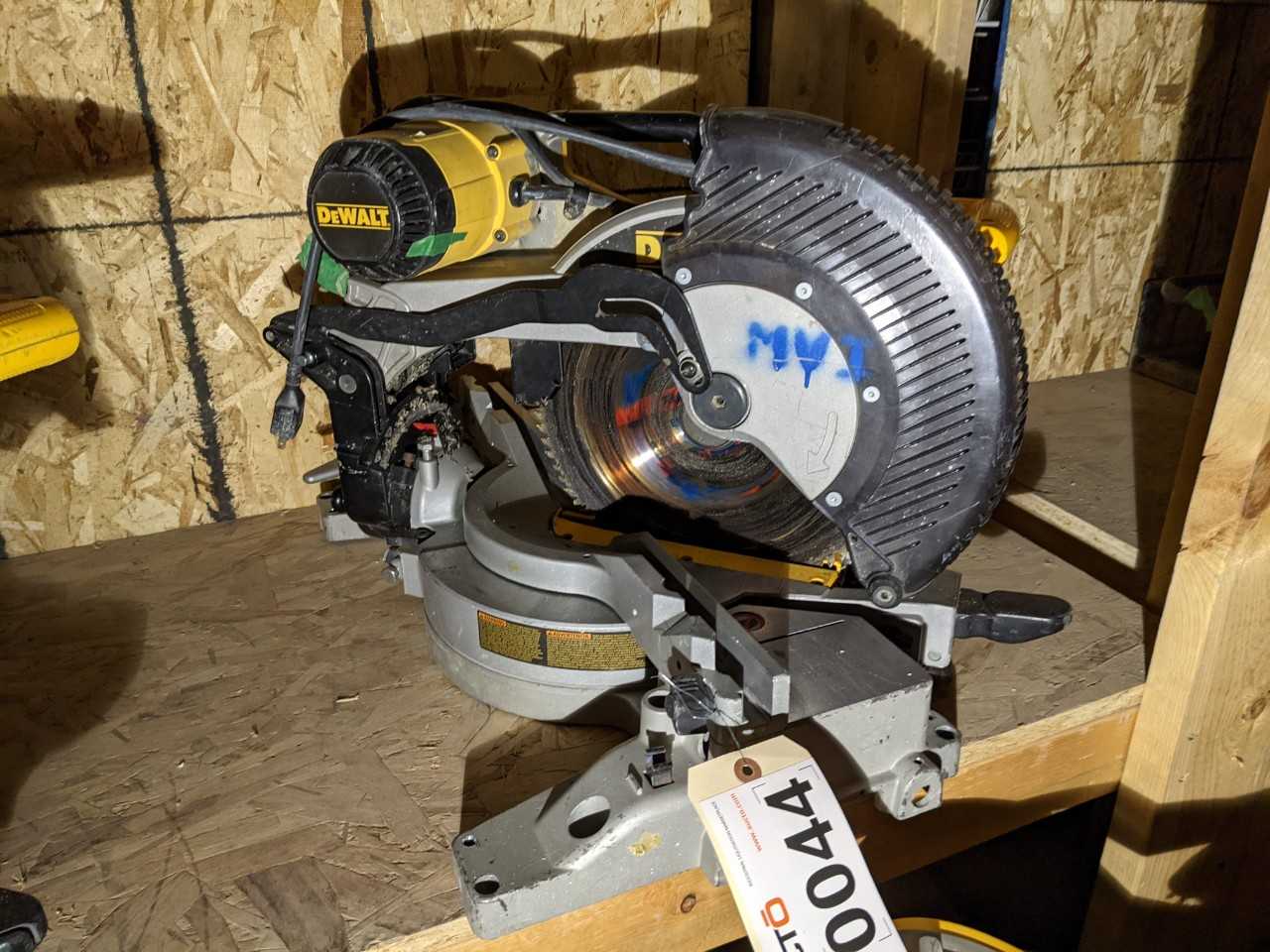 Dewalt 12" Miter Saw - METAL SAWS