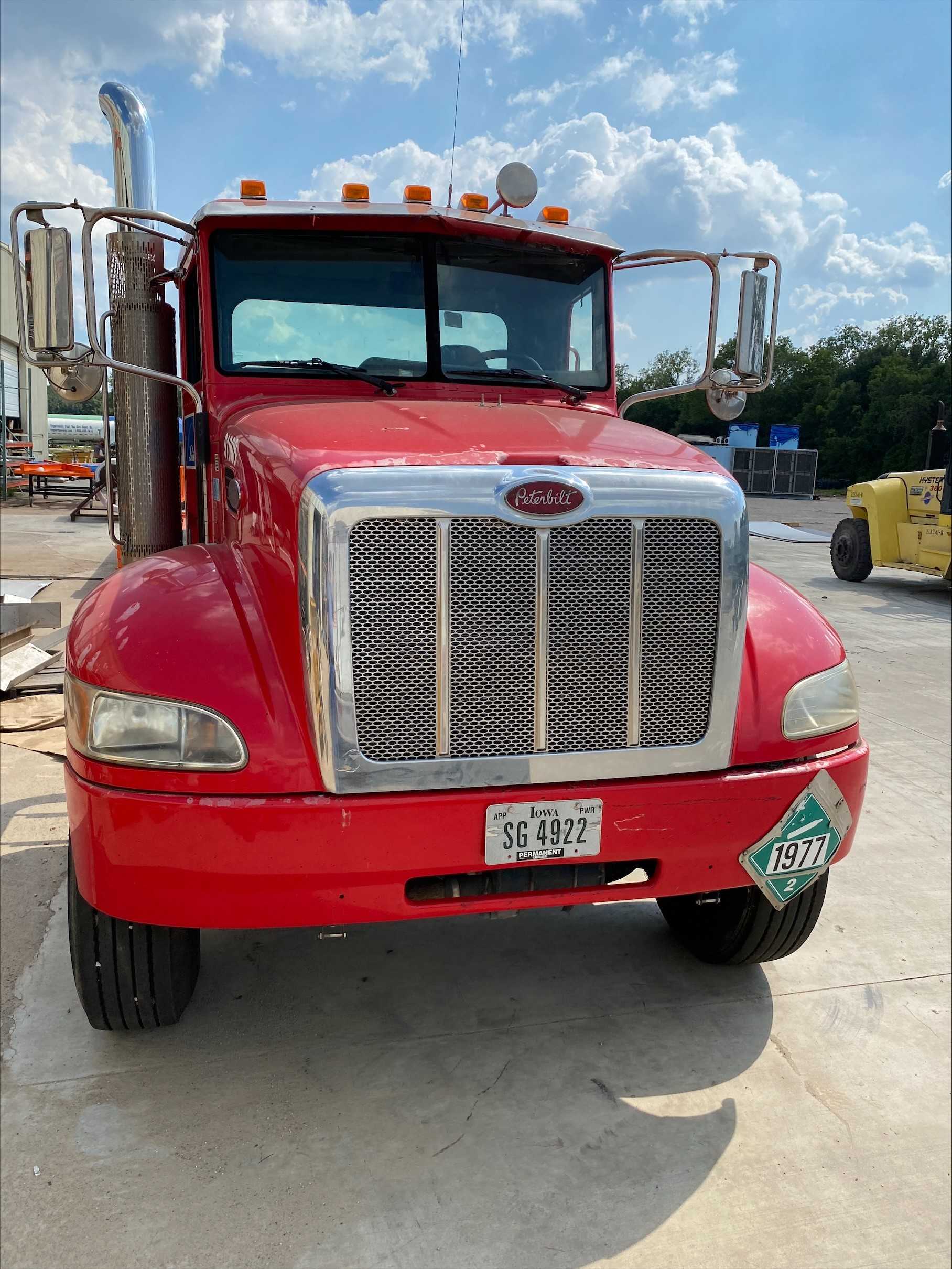 2010 Peterbilt Microbulk 340 Semi-Truck - HYDRO EXCAVATOR TRUCKS