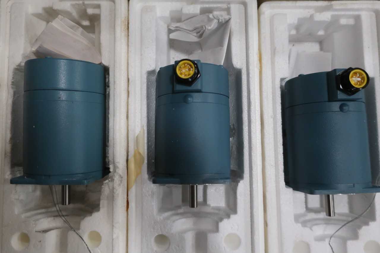 LOT OF 6 SUPERIOR SLO-SYN TYPE M092-FC-413 STEPPER MOTORS - ELECTRIC MOTORS
