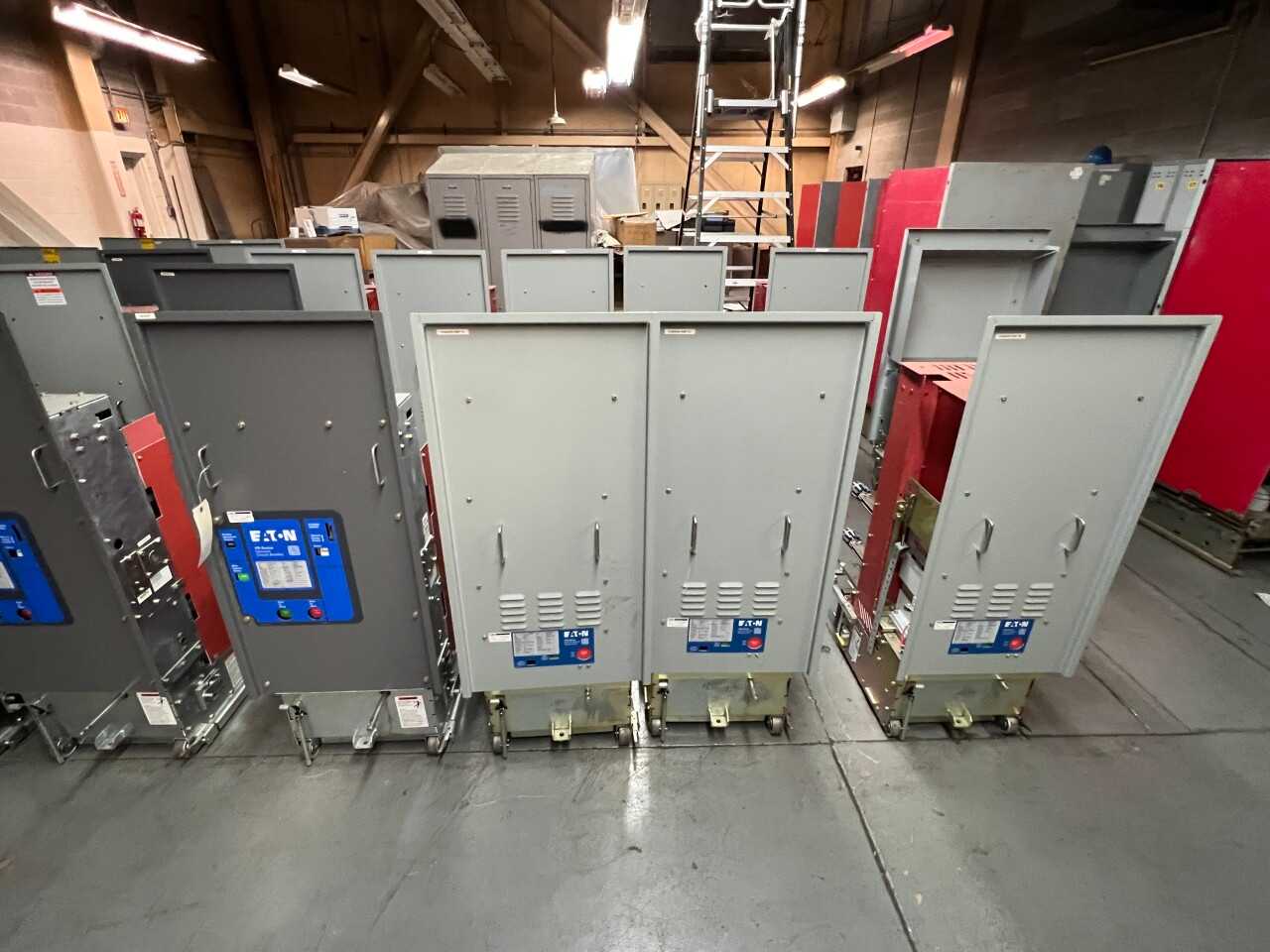 Lot of 4 Eaton VR/VSR series vacuum breakers/starters - VACUUM PUMP