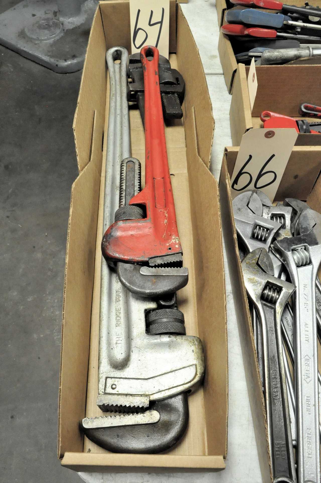 Lot 3 Long Handle Pipe Wrenches in 1 Box - HAND TOOLS
