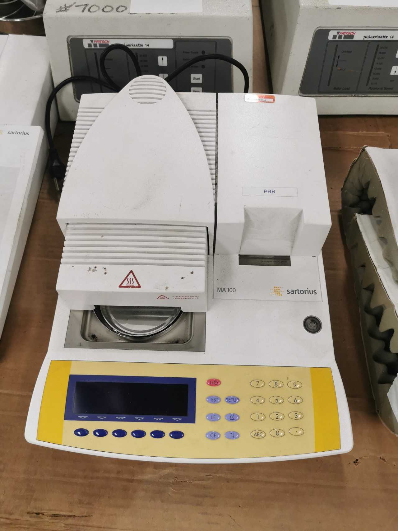 Lot of lab equipment, moisture analyzer, pulverizing mills - LAB & SCIENTIFIC