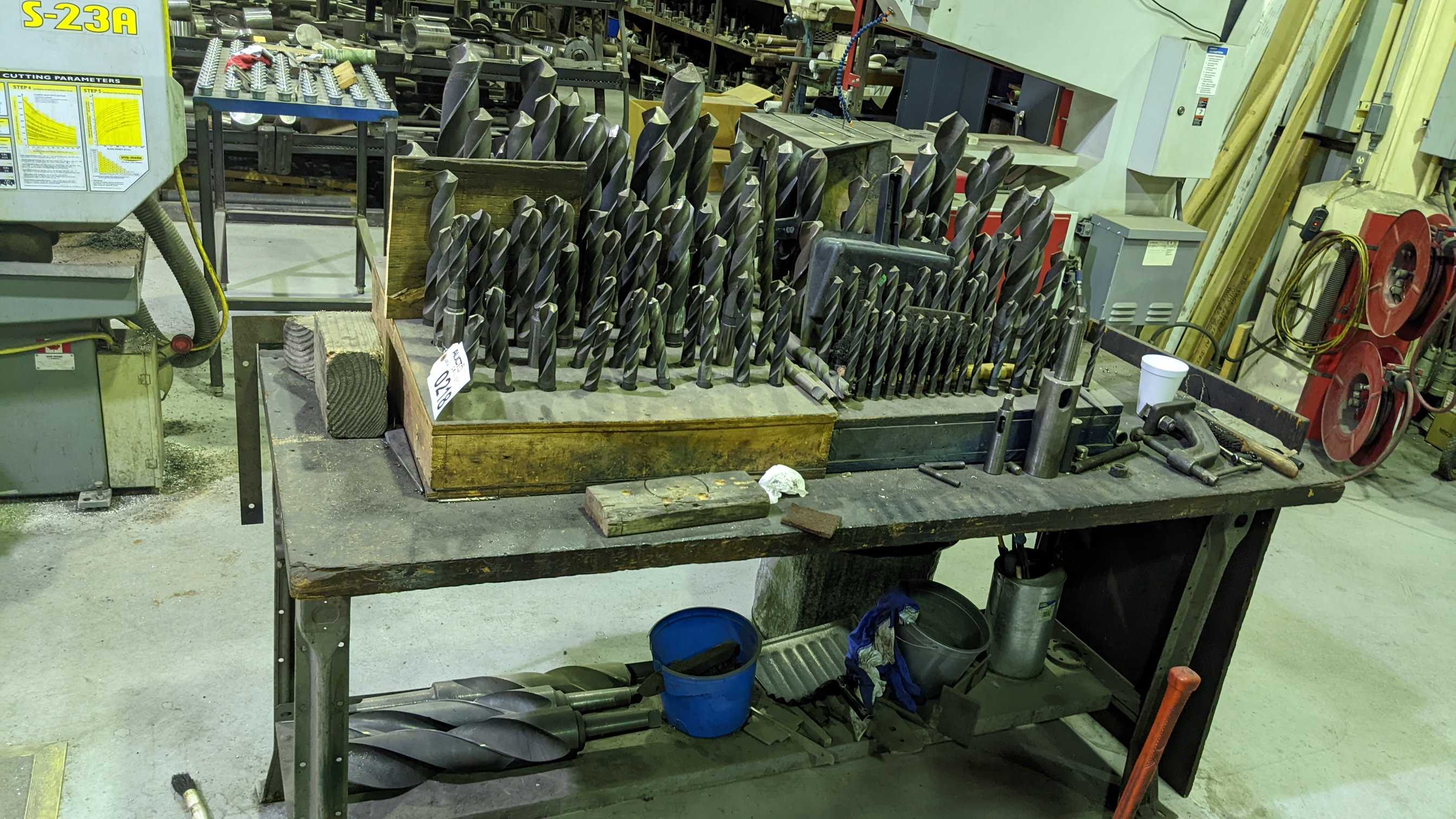 LOT OF DRILL BITS - WORKHOLDING