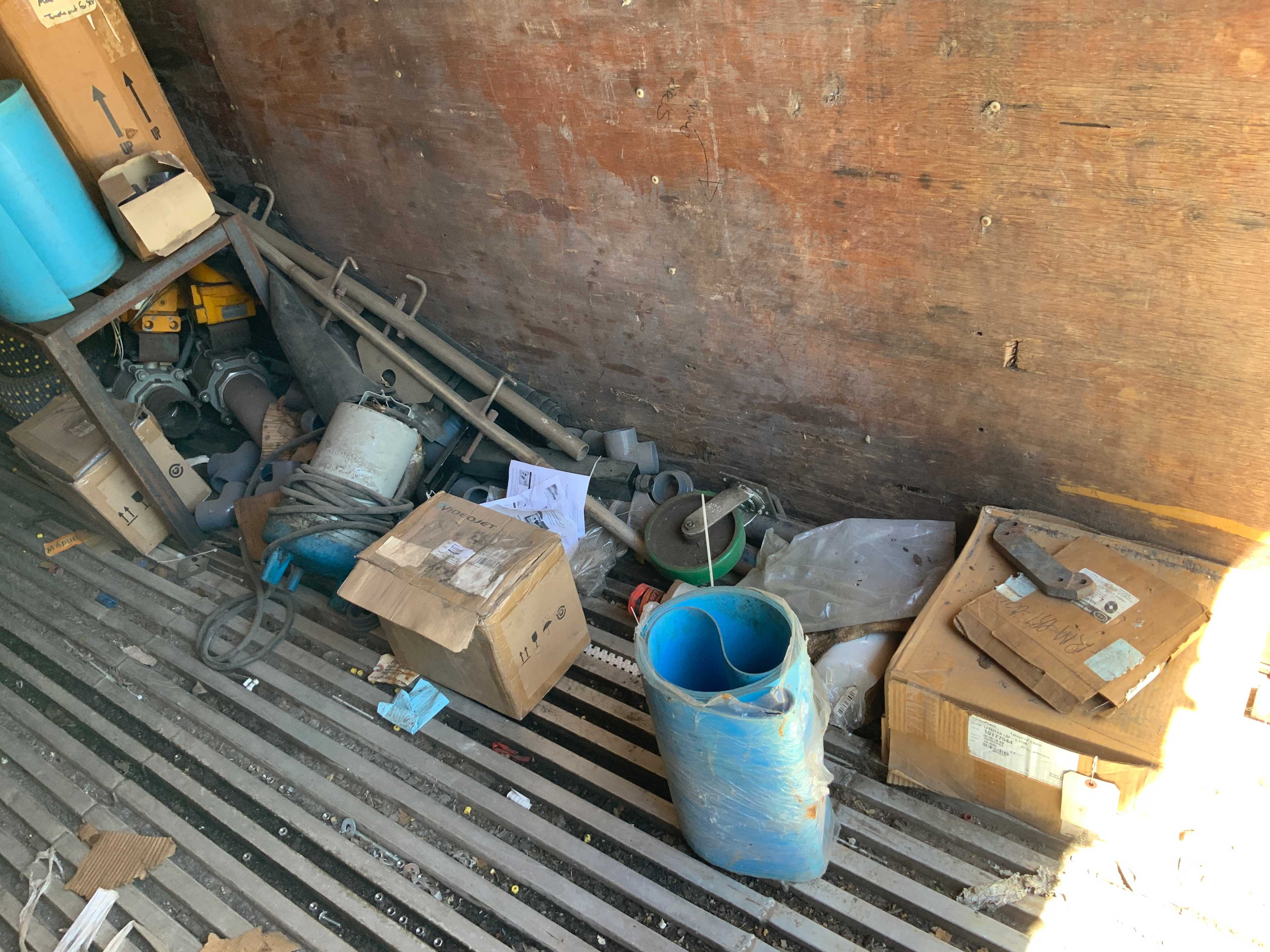 CONTENTS OF CONTAINER- VALVES, MRO - INDUSTRIAL PARTS