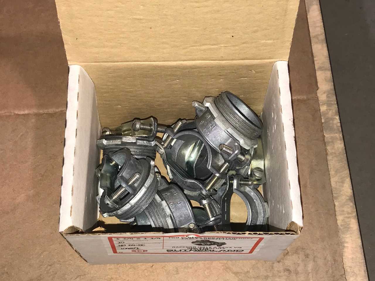 SUTHERLAND CABLE CONNECTORS (QTY 100) - ELECTRICAL COMPONENTS