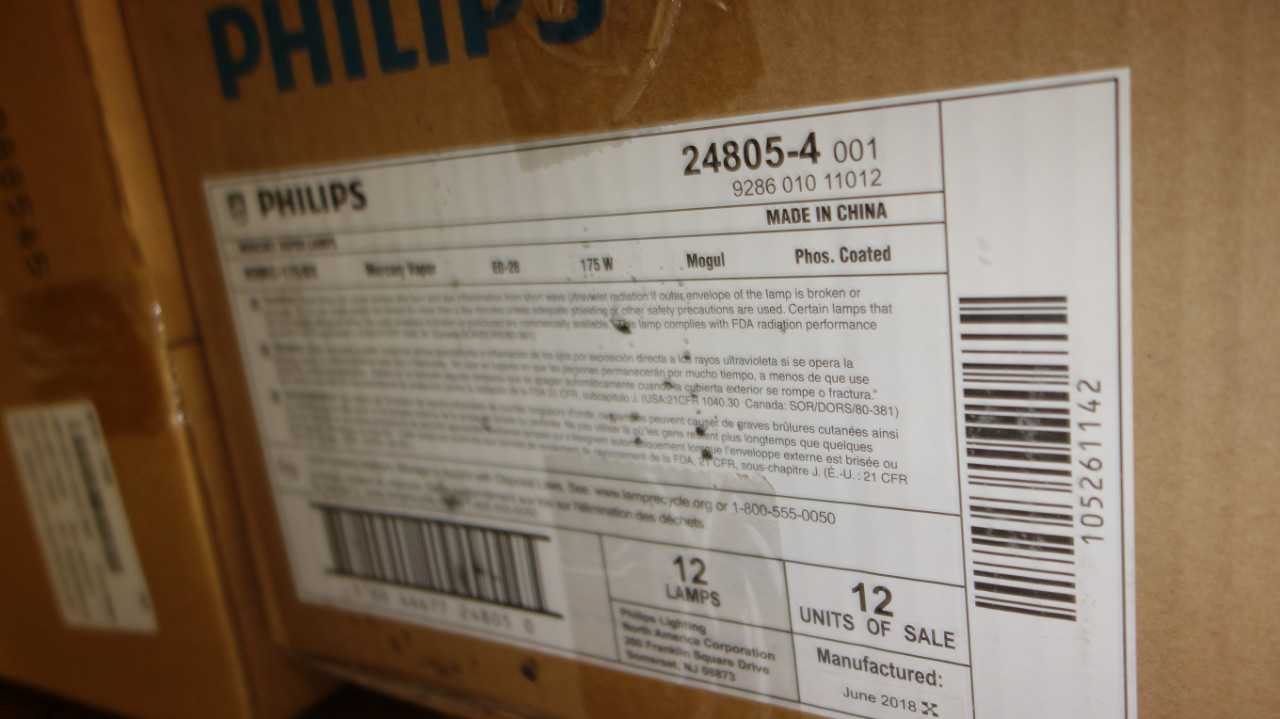 CONTENTS OF 4 SHELF COLUMNS, LIGHT BULBS - LIGHTING