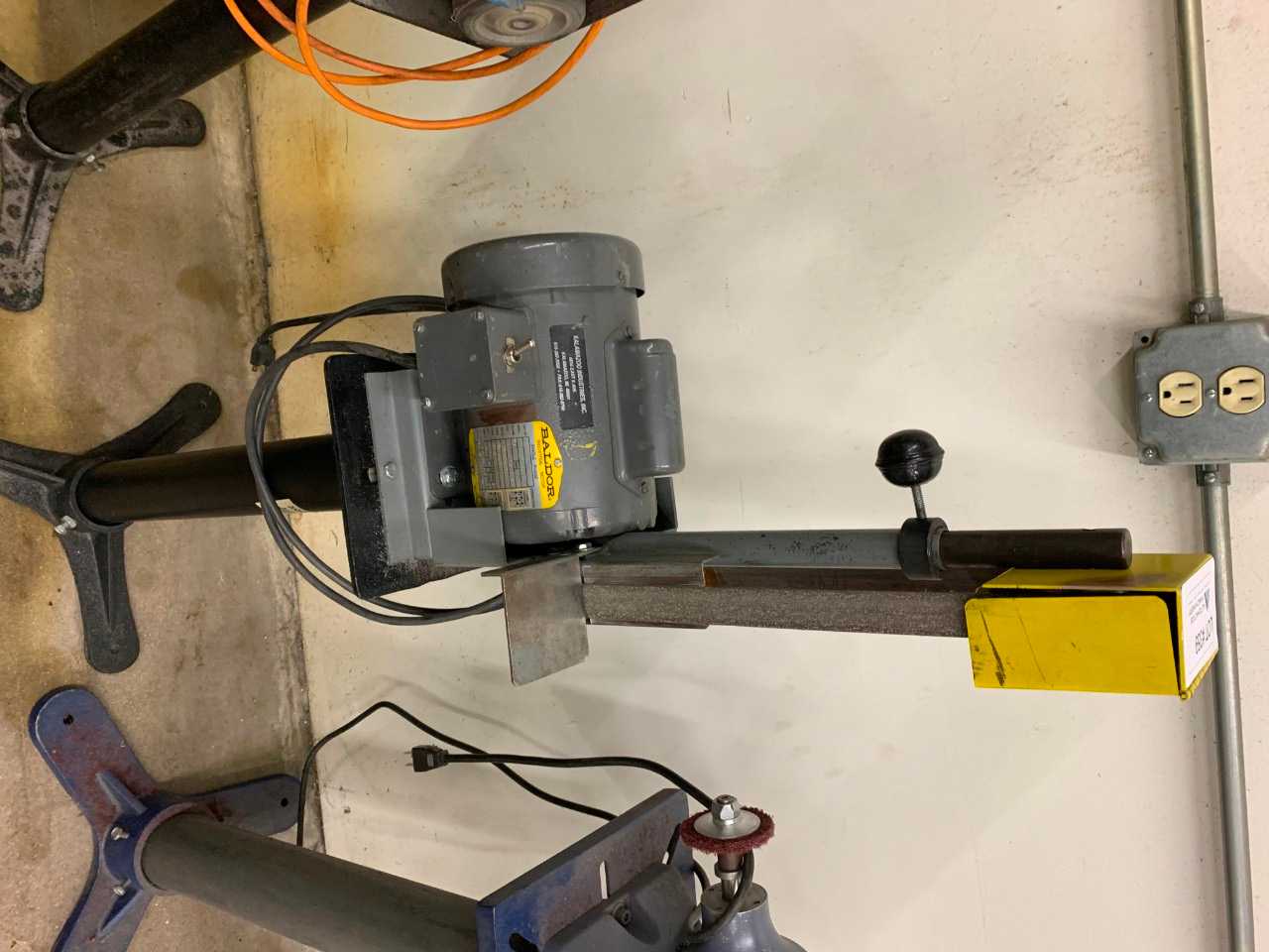 Kalamazoo Industries Vertical Belt Sander - GRINDING MACHINES