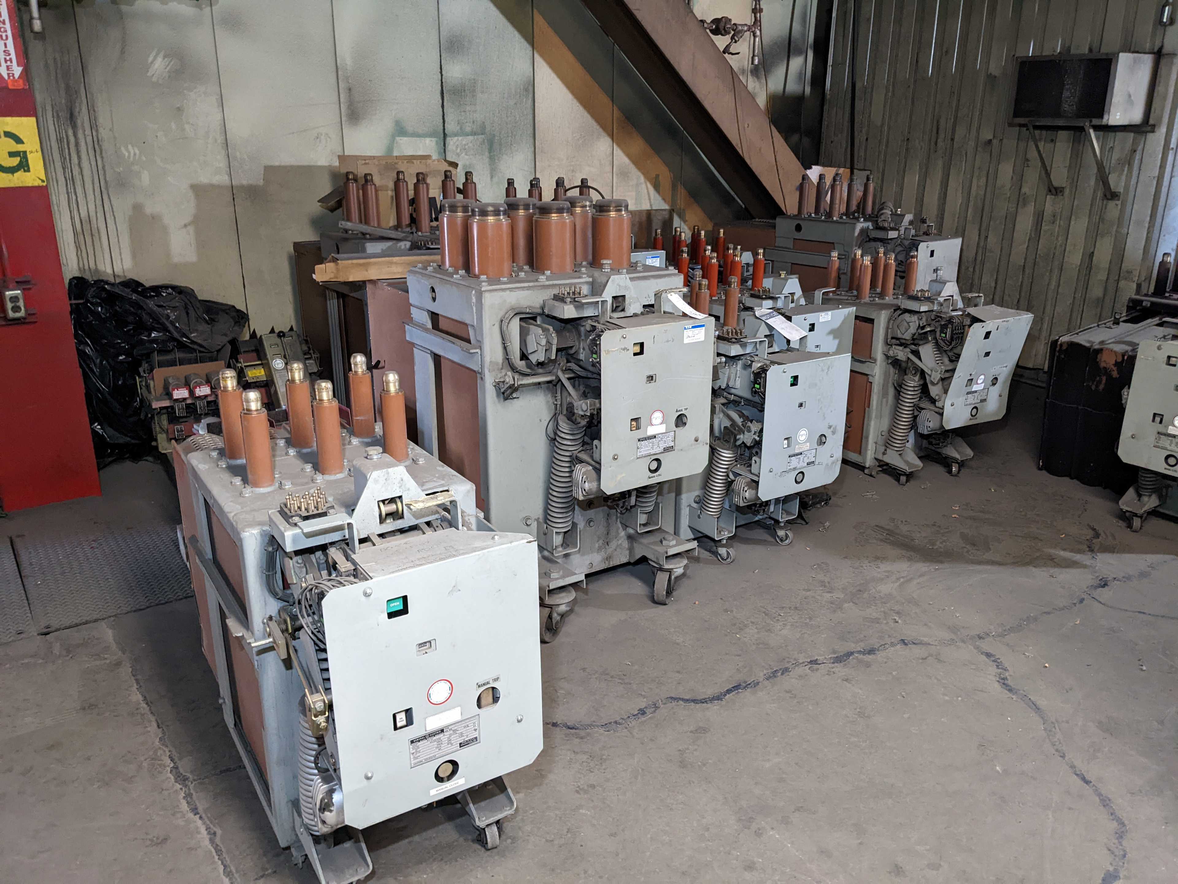LOT OF SWITCHGEAR BREAKERS - SWITCHGEAR