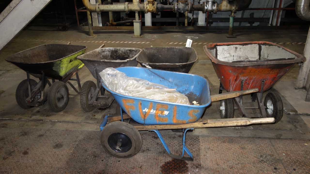 LOT OF 5 WHEELBARROWS - MISCELLANEOUS