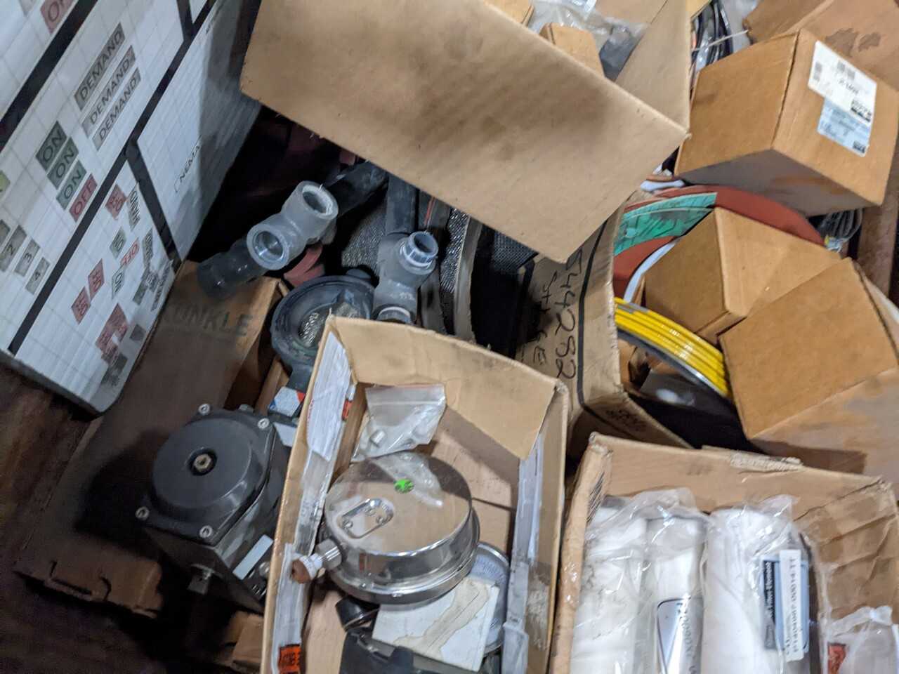 2 CRATE OF ASSORTED MRO, MOTOR, CLAMPS, ACTUATORS, GAUGES, VALVES, FITTINGS, TUBING, PARKER, SIEMENS - VALVES