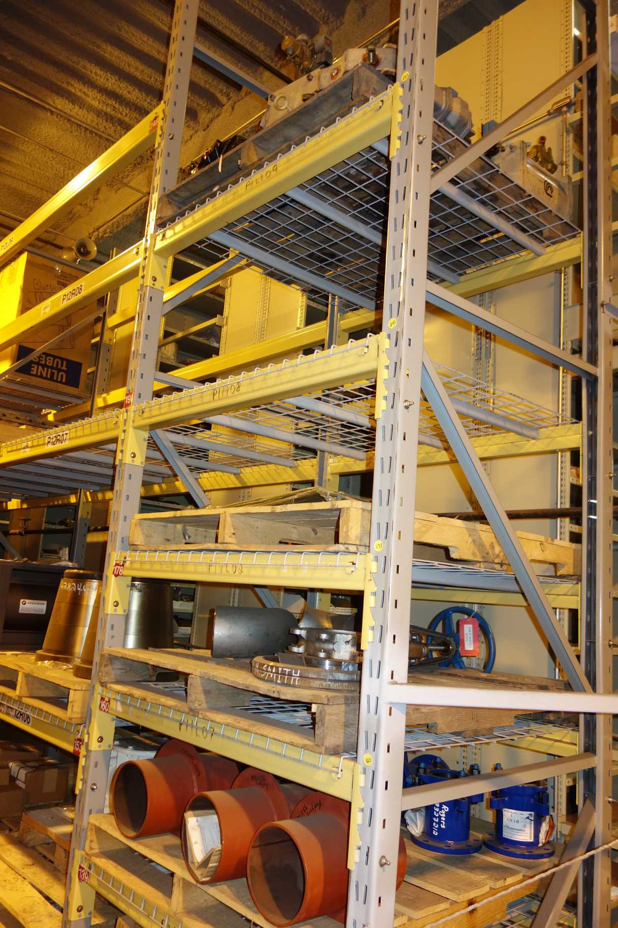 CONTENTS OF 3 UPRIGHT RACKING SECTIONS, VALVES - INDUSTRIAL PARTS