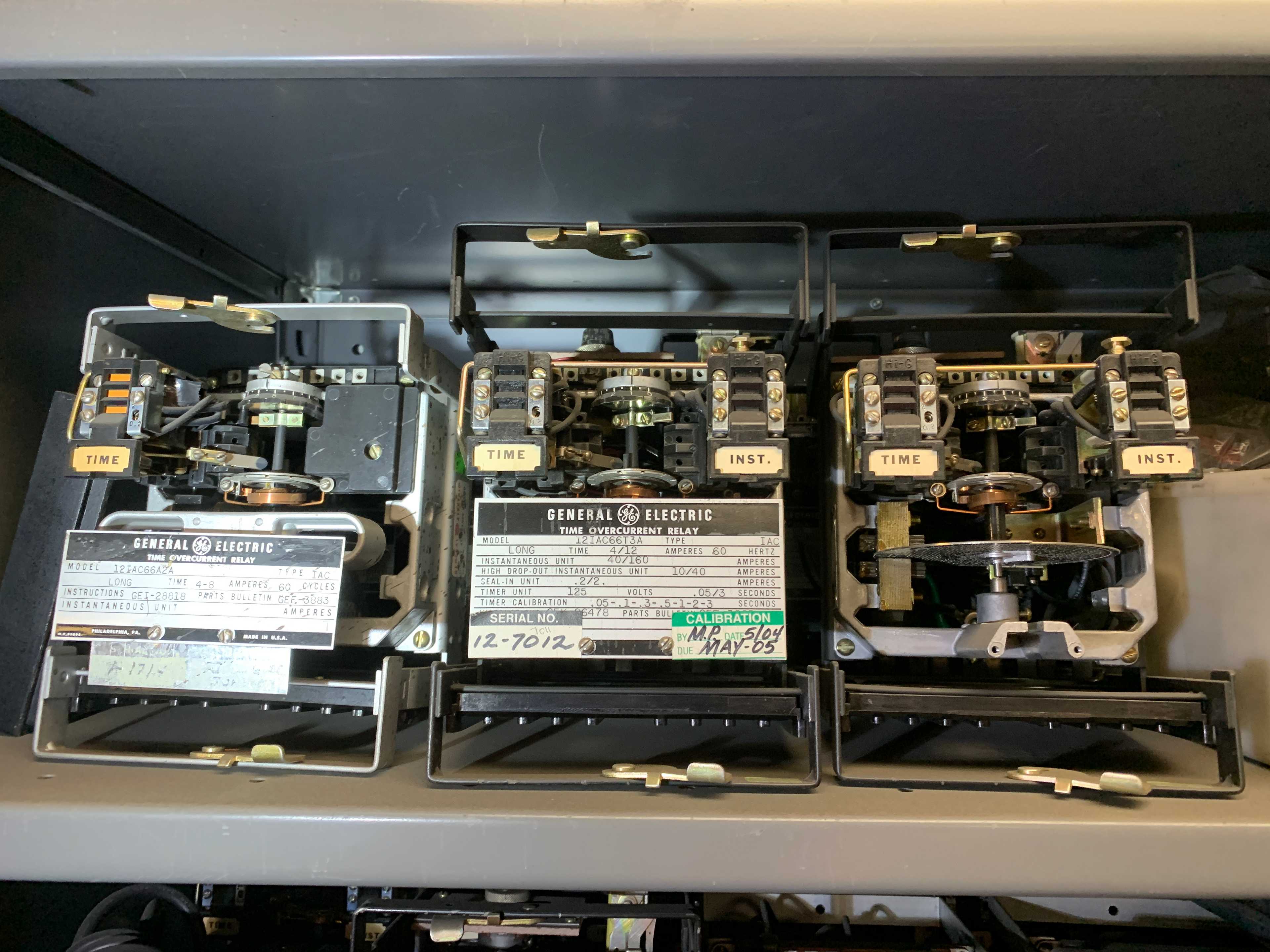 LOT OF RELAYS - ELECTRICAL COMPONENTS