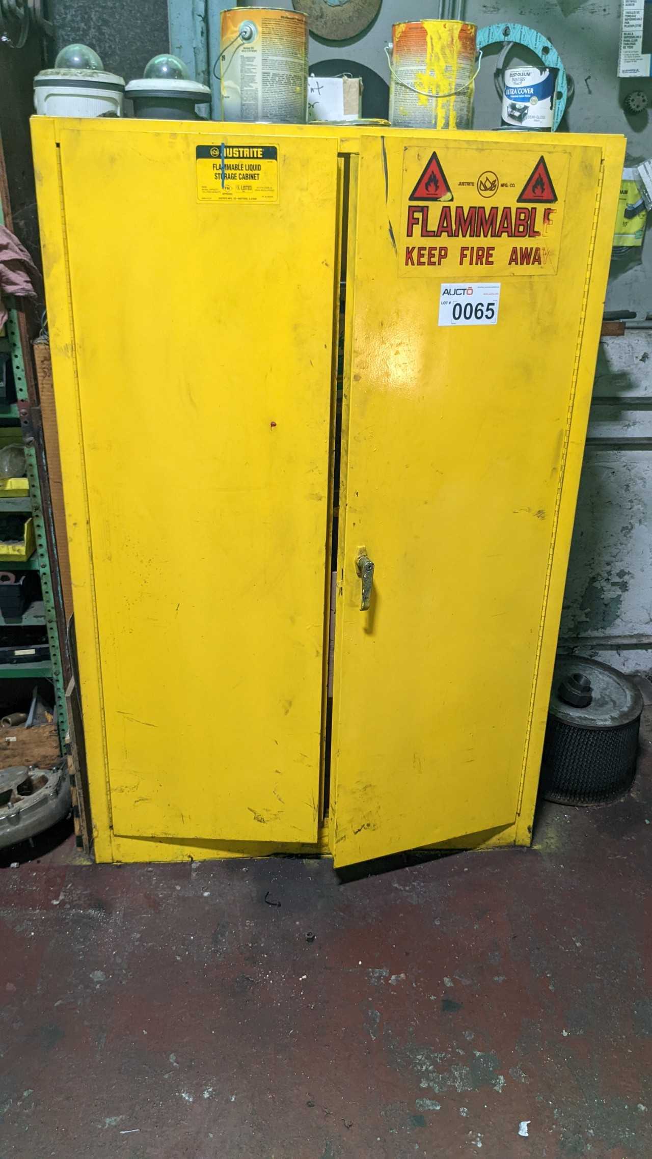 Flammable yellow cabinet with content - TOOL STORAGE Flammable yellow cabinet with content - TOOL STORAGE