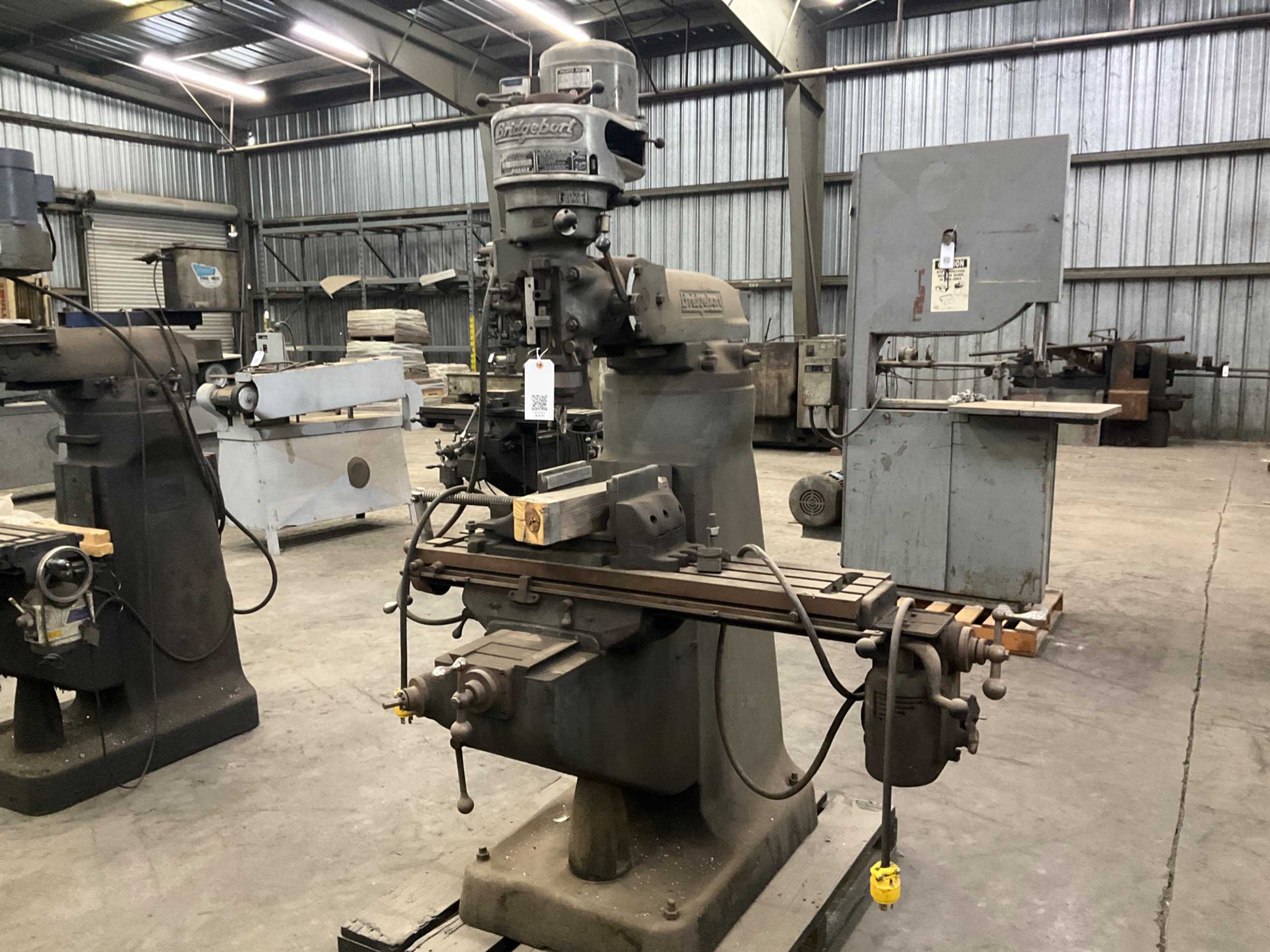 BRIDGEPORT VERTICAL MILLING MACHINE