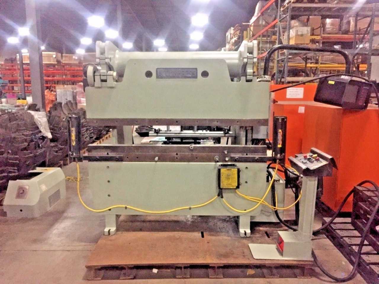 Accurpress 60 Ton x 6ft Press Brake, Model 7606. Needs some work! - PRESS BRAKES