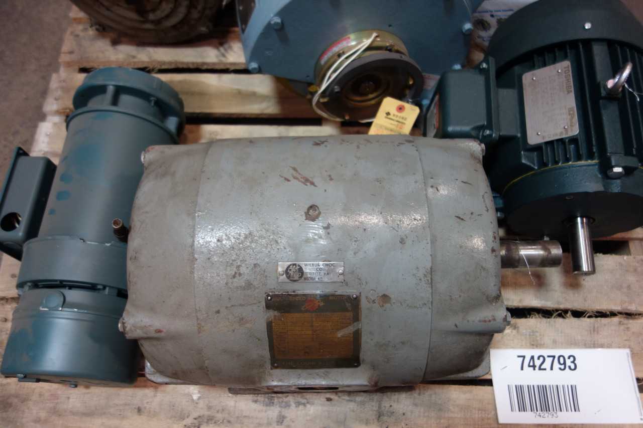 1 PALLET OF ASSORTED ELECTRICAL AC MOTORS- LOUIS ALLIS, TOSHIBA, RELIANCE, SUMITOMO - ELECTRIC MOTORS