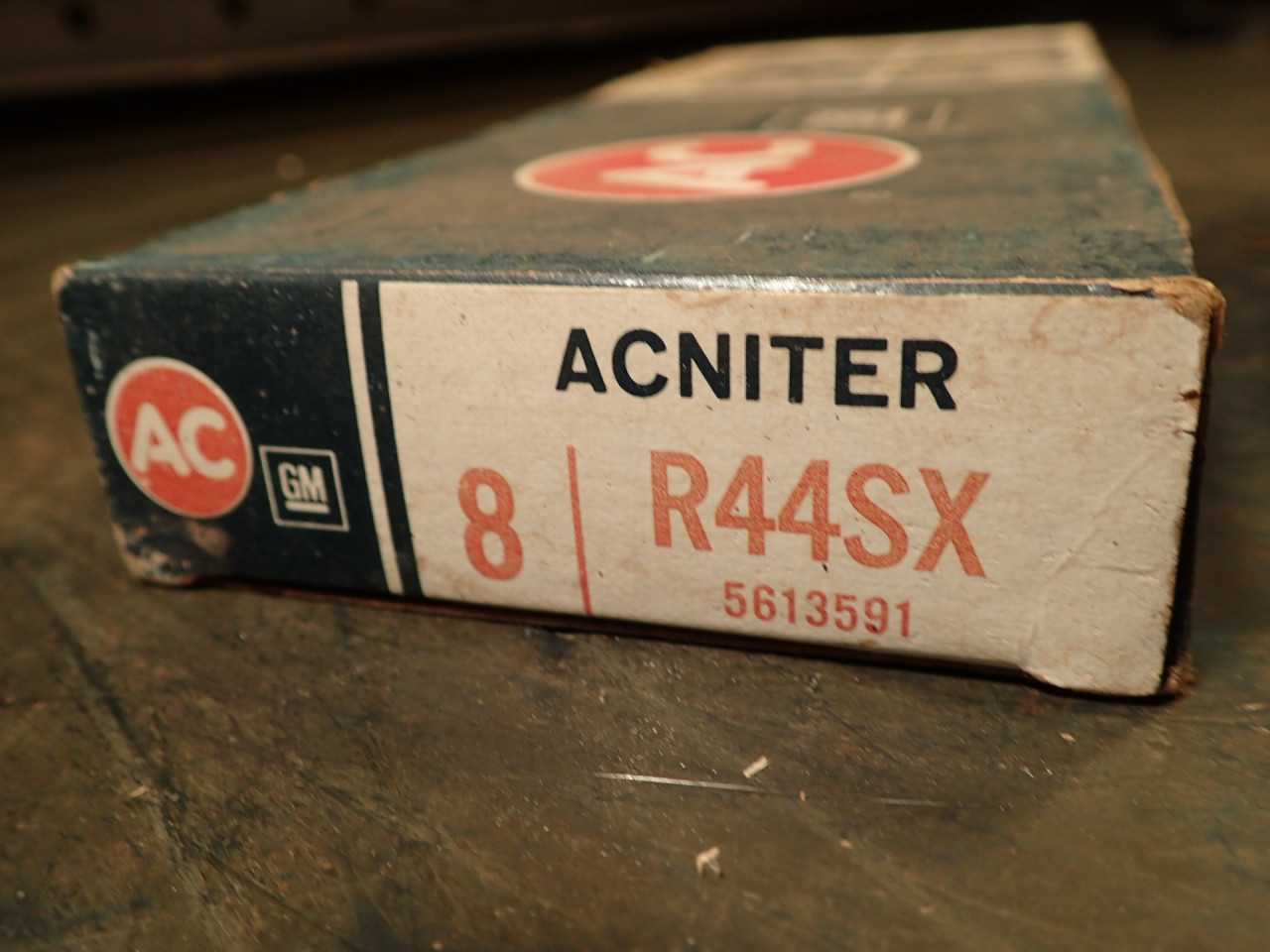 10 Pieces General Motors GM AC Spark Plug Division ACNITER R44SX Green Ring: NOS - INDUSTRIAL PARTS