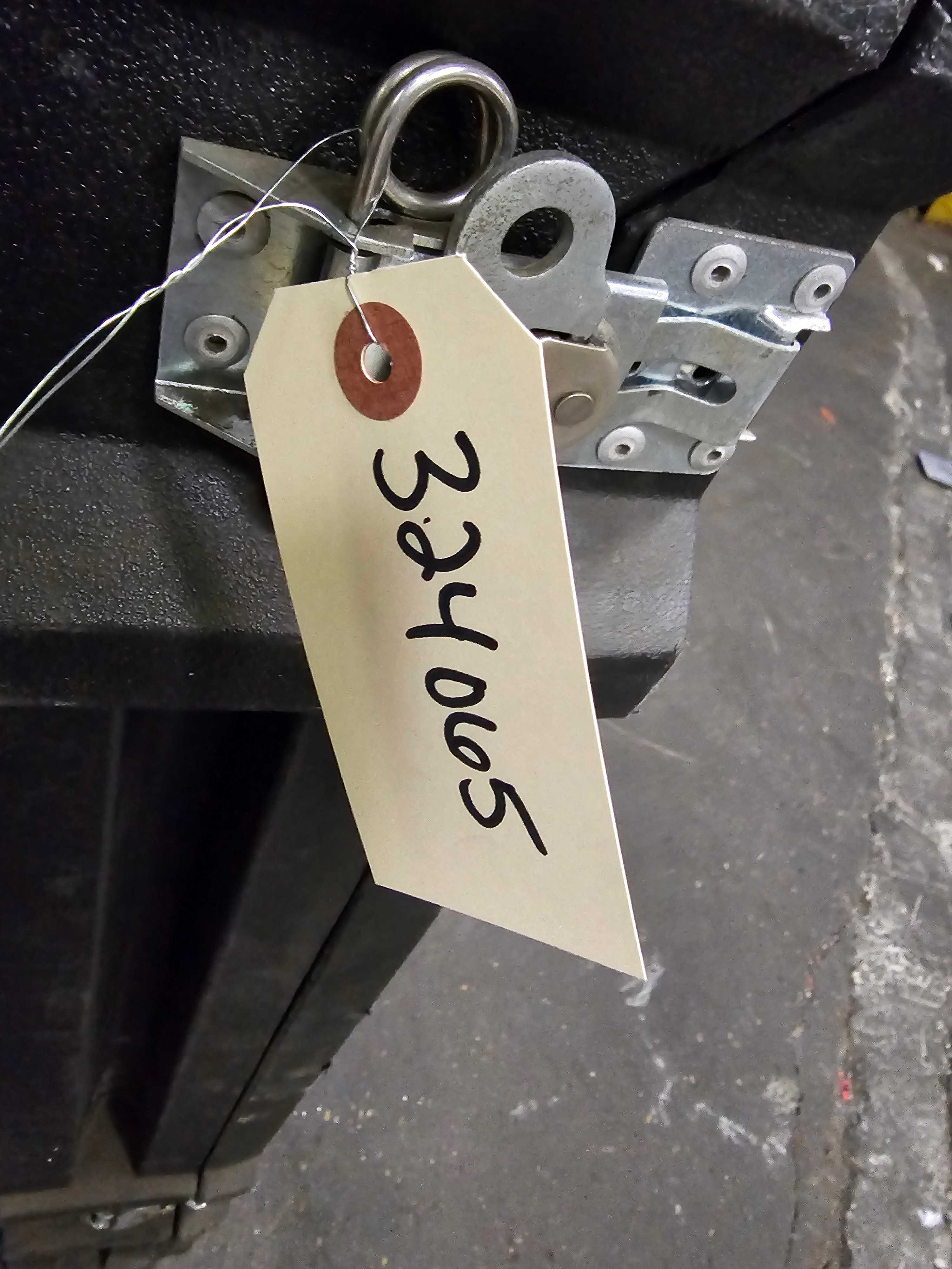 DOEX DISPLAY SYSTEMS LOCKING PLASTIC CONTAINER - INDUSTRIAL PARTS