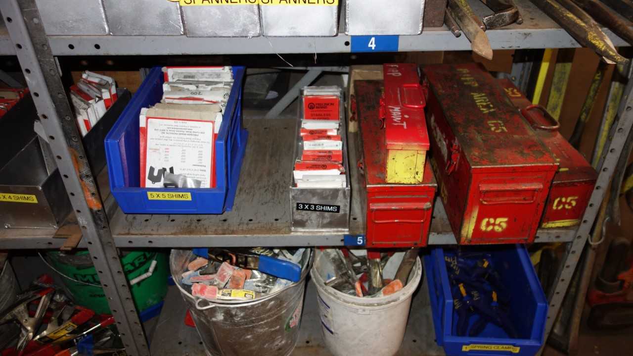 CONTENTS OF 6 SHELVING SECTIONS ASSORTED LIGHTING HEATERS CLAMPS PLUGS DRILL BITS AND FLANGES - INDUSTRIAL PARTS