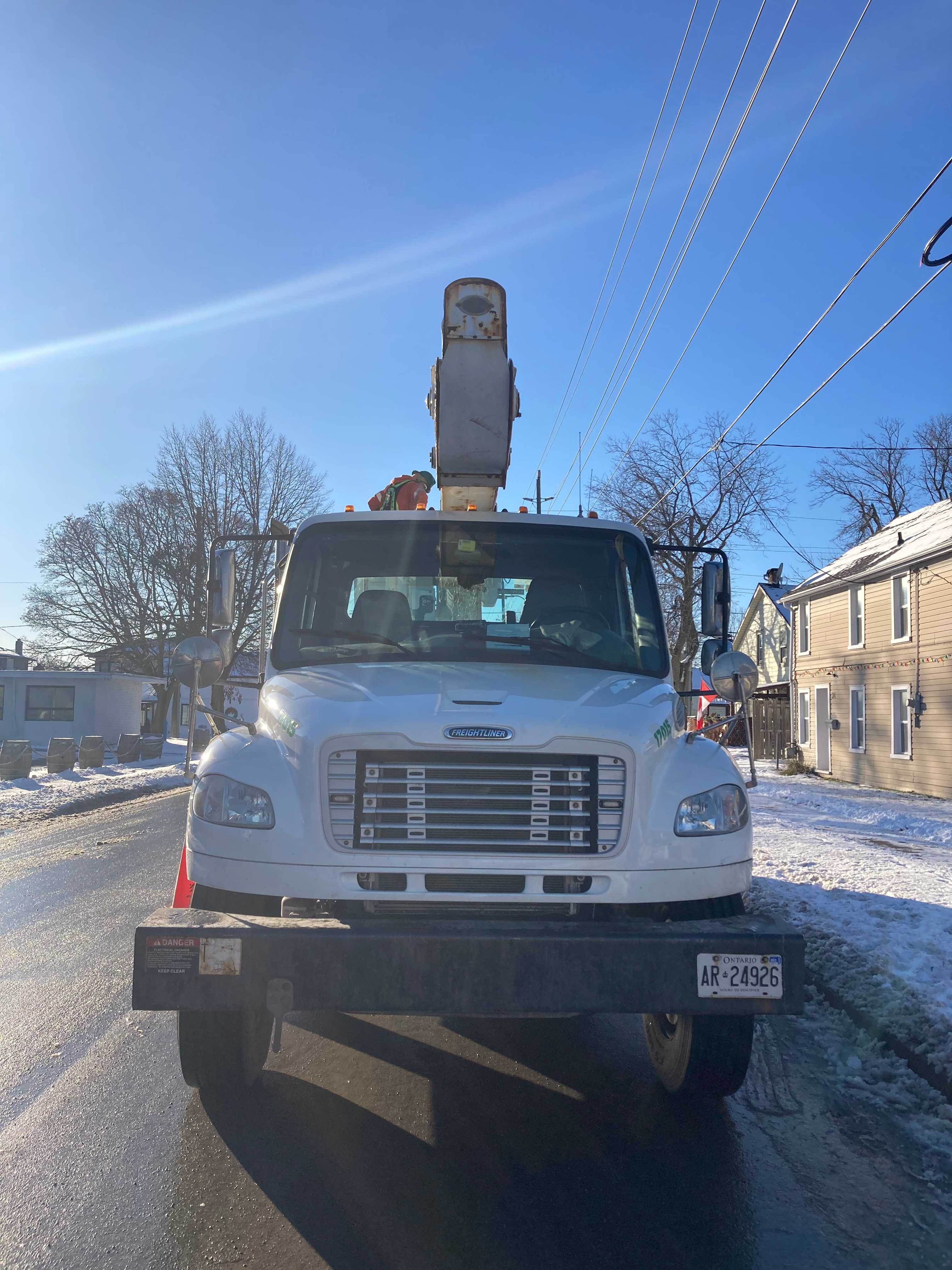 2015 Freightliner M2 106, Altec 46' 2-man Single Bucket - CONSTRUCTION EQUIPMENT ATTACHMENTS