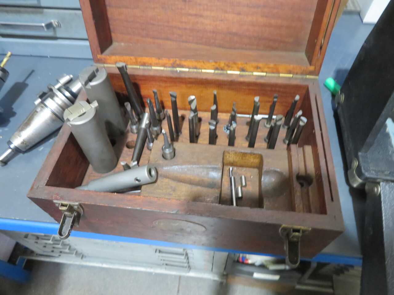 Moore Model 3 jig bore - MACHINE TOOLING