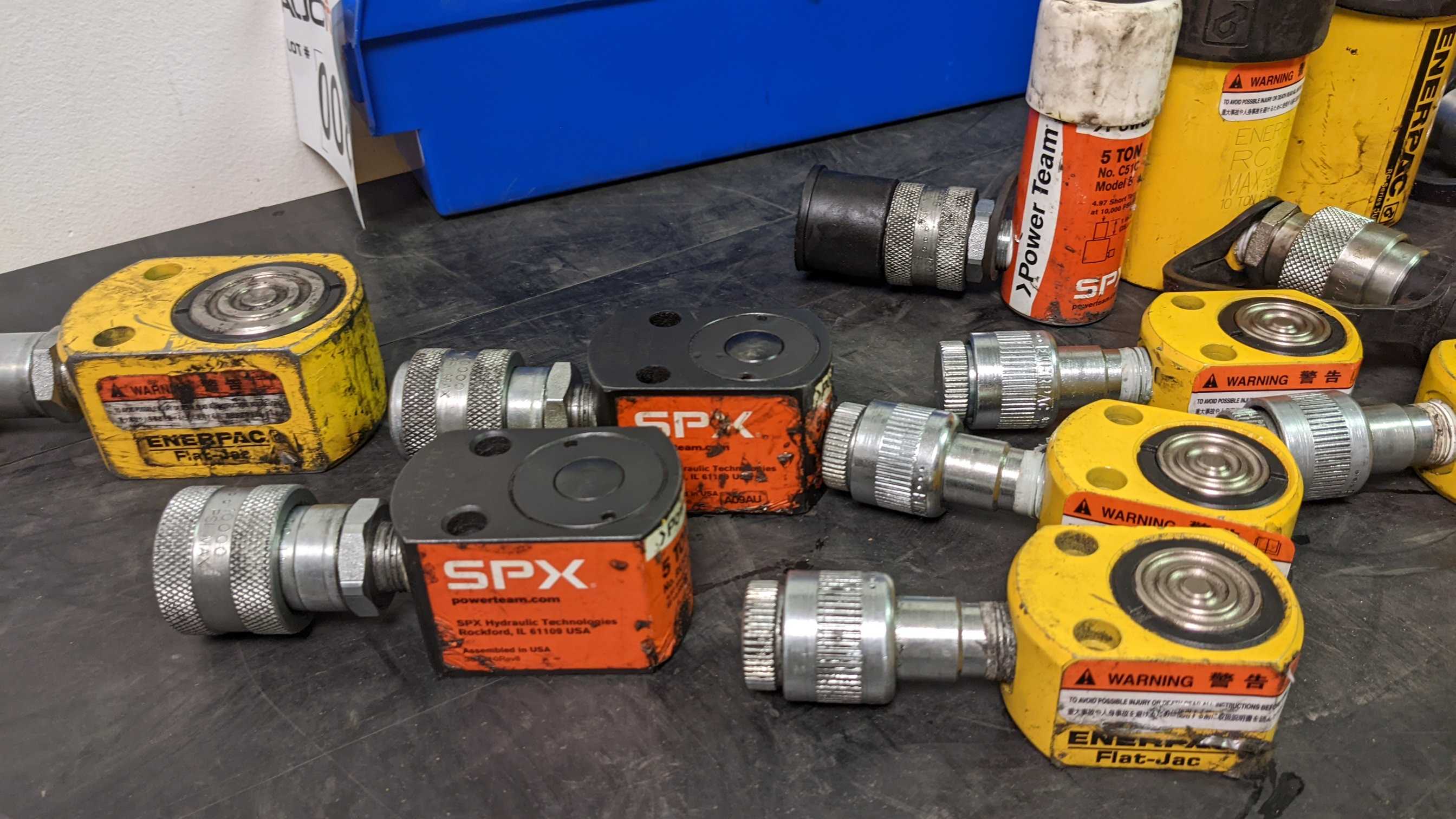 LOT OF HYDRAULIC RAMS - ELECTRIC POWER TOOLS