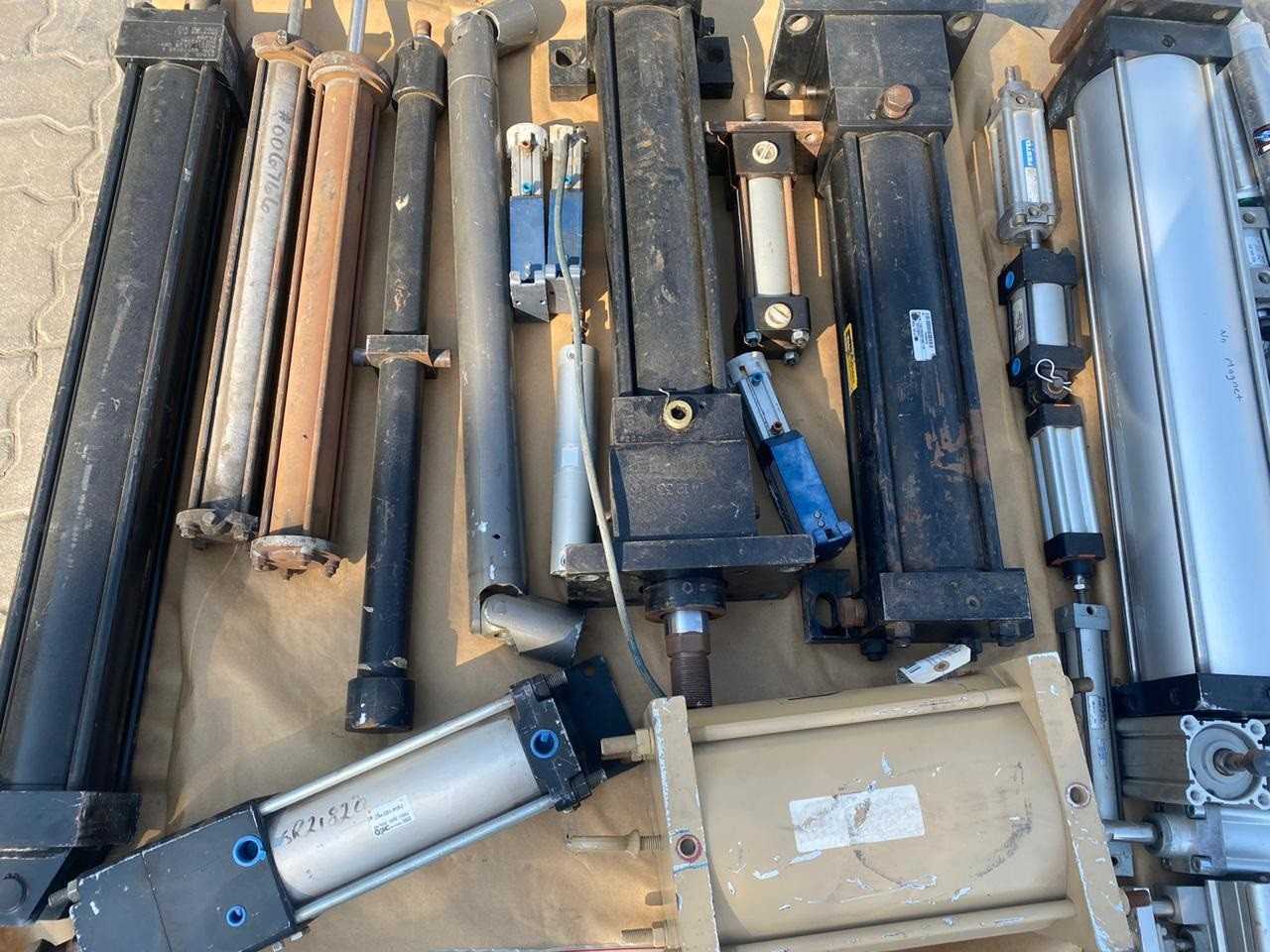 2 PALLETS OF ASSORTED PNEUMATICS - PNEUMATIC PARTS