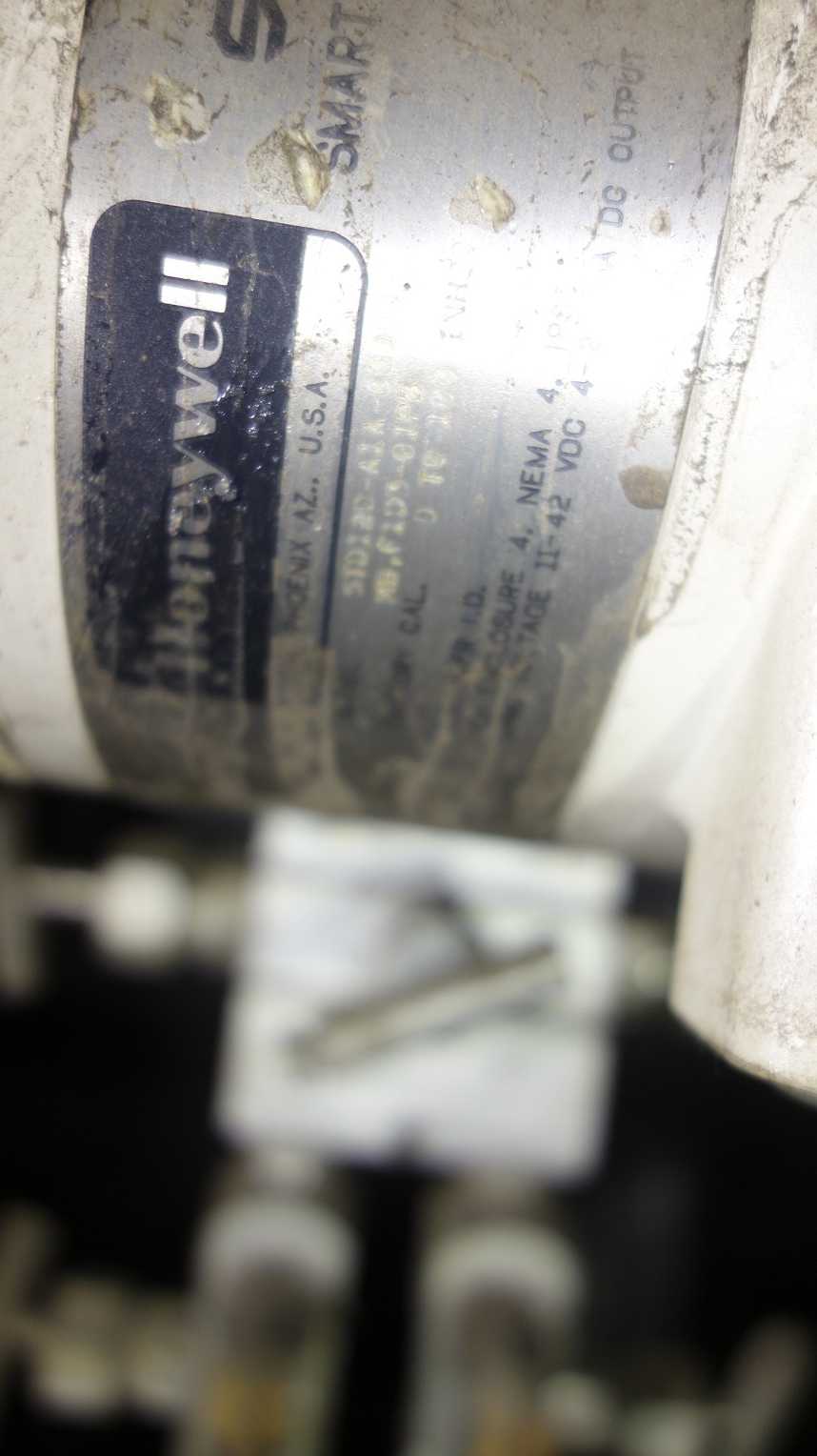 ASSEMBLY OF ASSORTED VALVES, INSTRUMENTATION - VALVES
