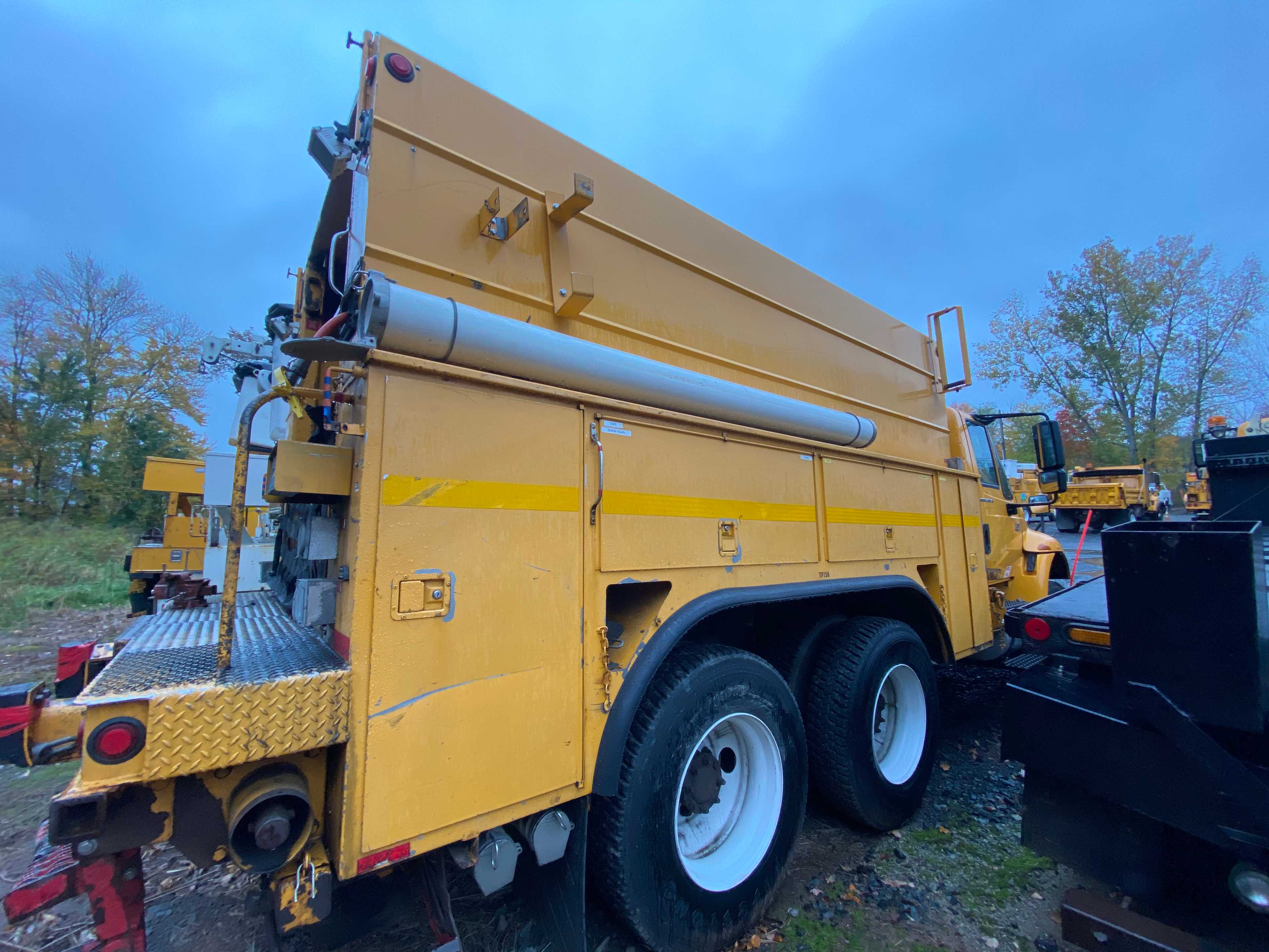 2006 International 4400 Cable Truck - HYDRO EXCAVATOR TRUCKS