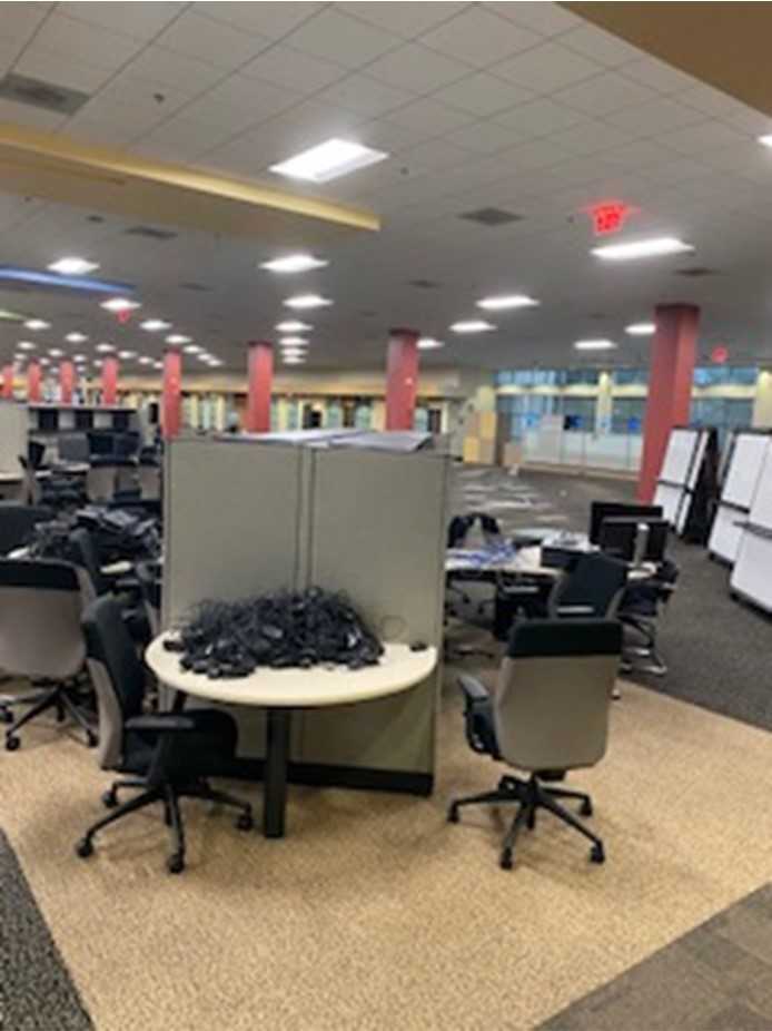 Quad Desk Set (seats 2 people on each side - includes walls) - PLANT & FACILITY