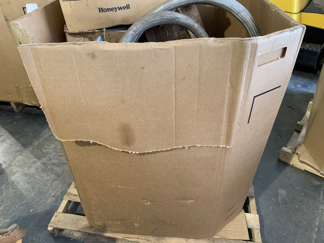 CRATE OF MISC. ELECTRICAL AUTOMATION EQUIPMENT HONEYWELL ETC. - ELECTRICAL COMPONENTS