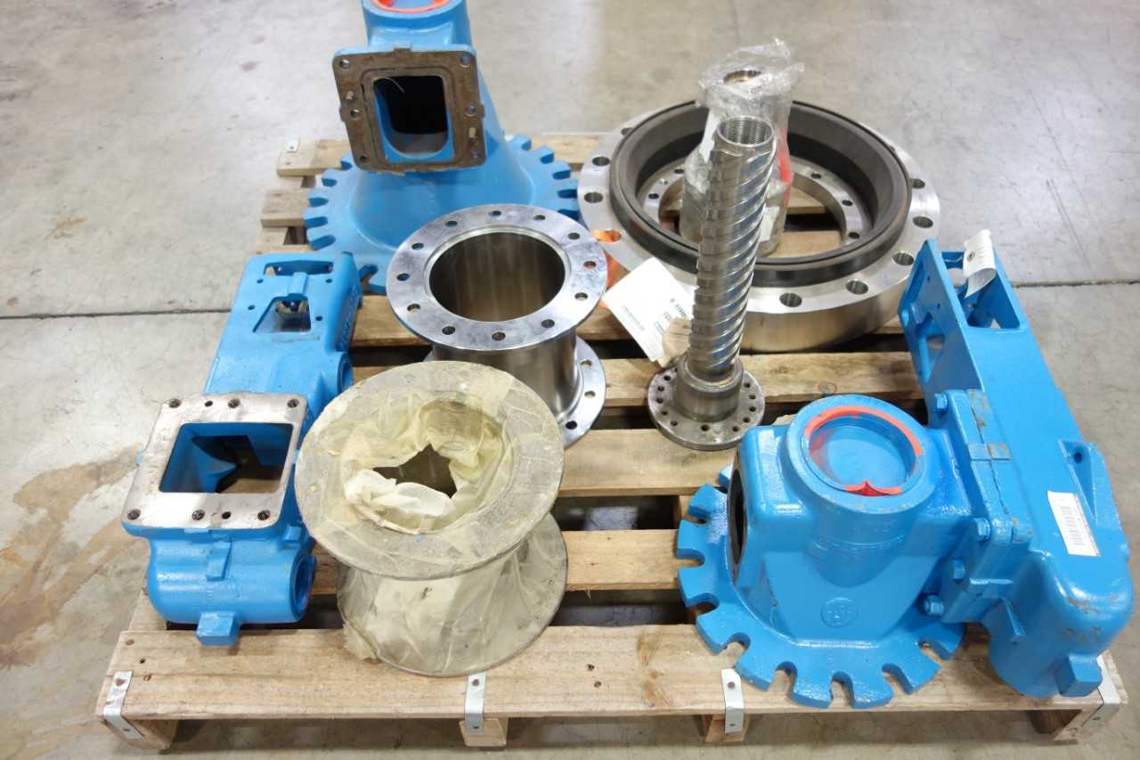 LOT OF ASSORTED VALVE PARTS - VALVES