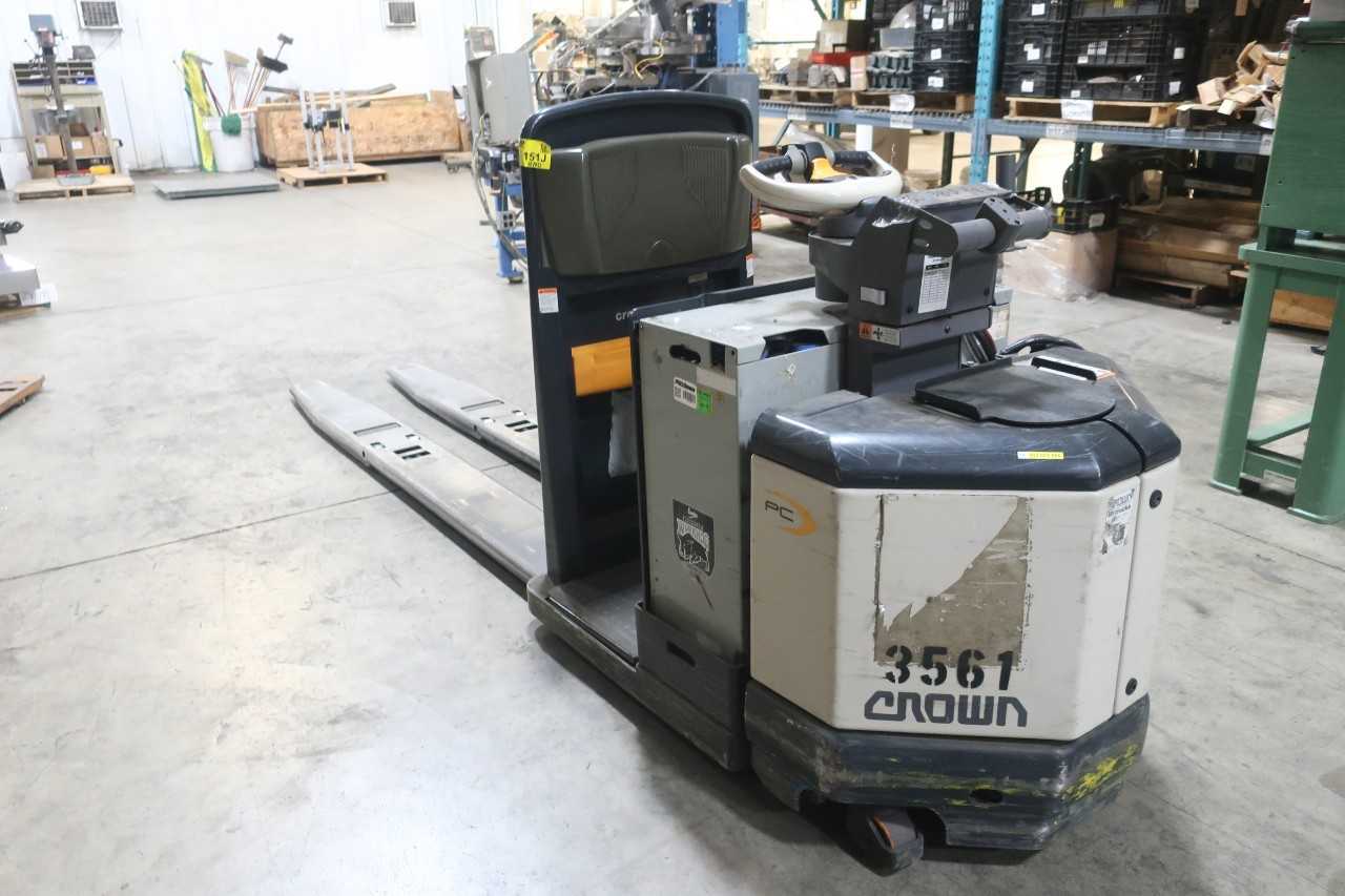 CROWN PC4500-80 CENTER CONTROL ELECTRIC RIDER PALLET TRUCK 3630LB 24V-DC - MISCELLANEOUS