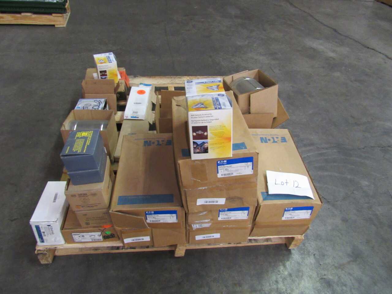 Pallet of 168x Assorted Lights, LEDs, Electrical Conduit/Fittings, Contacts, Tools, & More - LIGHTING