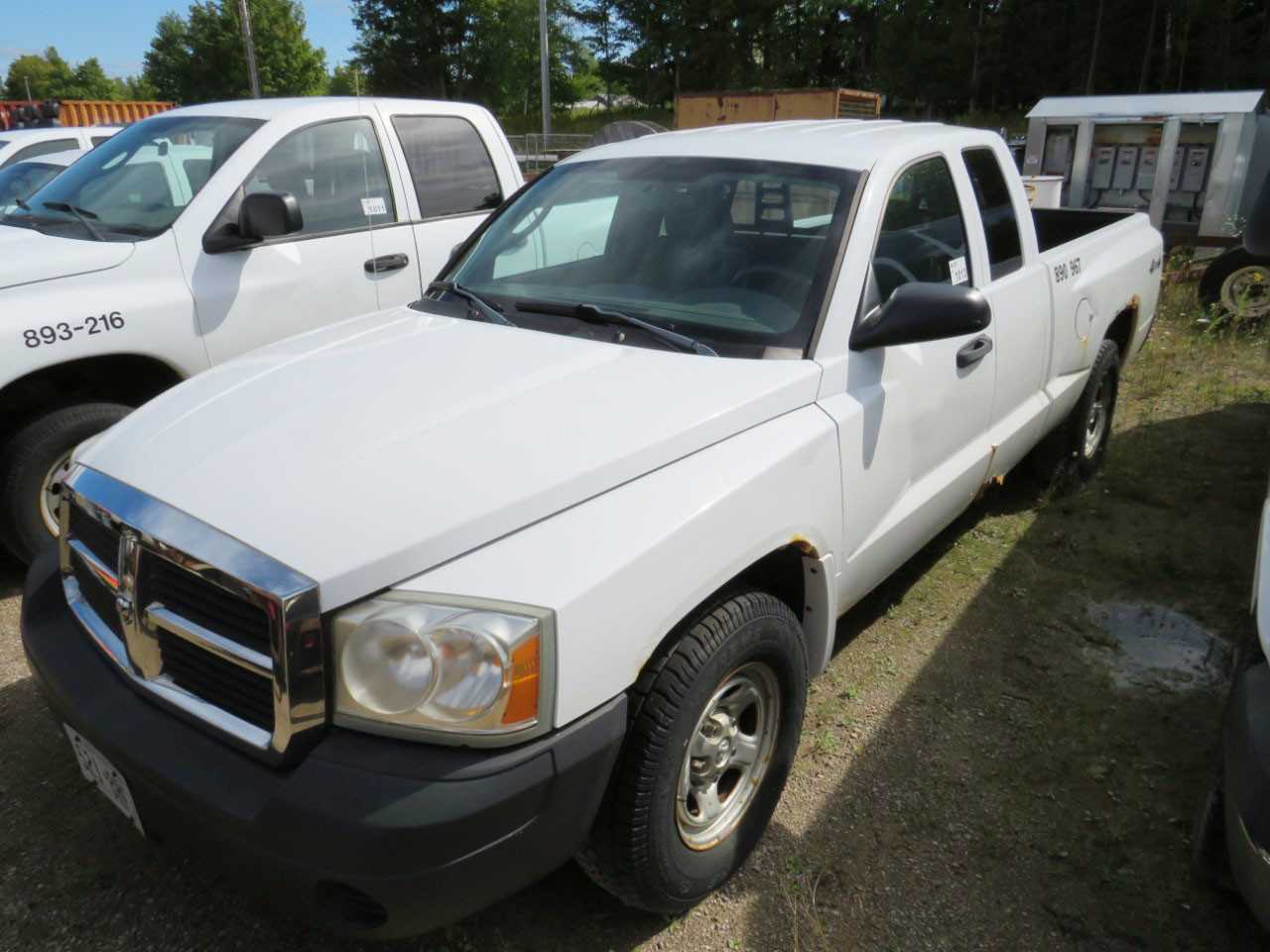 2005 DODGE DAKOTA 4X4 C PICKUP TRUCK - HYDRO EXCAVATOR TRUCKS
