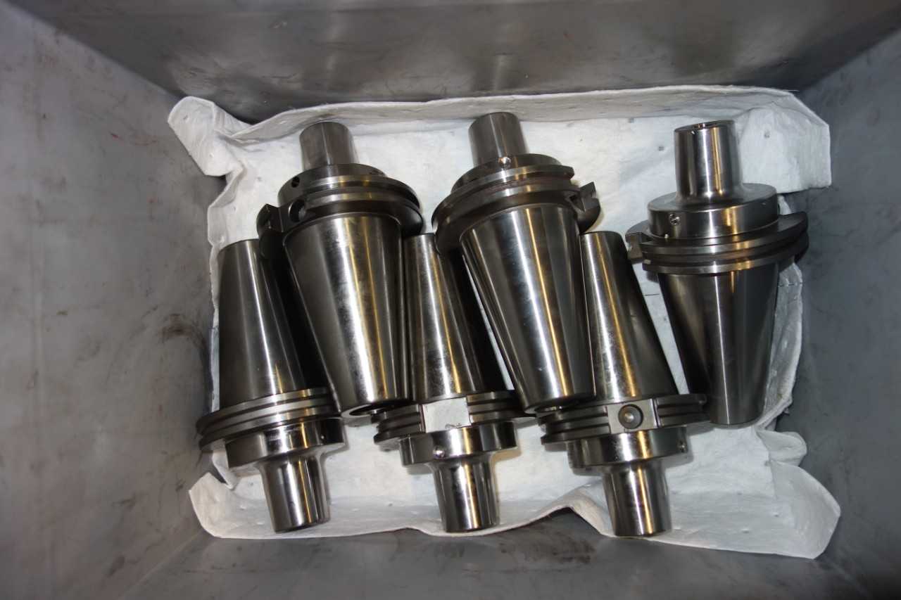 LOT OF ASSORTED CAT 50 TOOL HOLDERS - MACHINING ACCESSORIES & TOOLING
