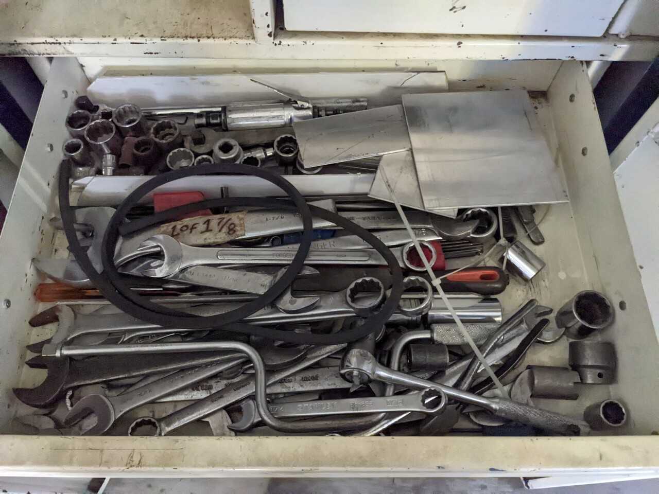 7 DRAWER TOOL CABINET LOCKER WITH CONTENTS, ASSORTED TOOLS, SOCKETS, WRENCHES, HAMMERS, CLAMPS - TOOL STORAGE