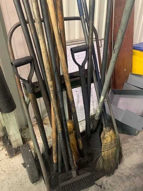 Cart with scrapers/brooms - DIAPHRAGM PUMP