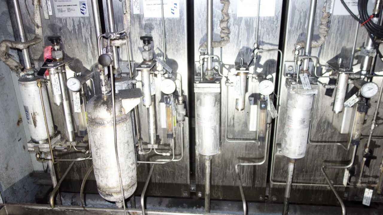 WALL OF ASSORTED INSTRUMENTATION METER - INSTRUMENTATION