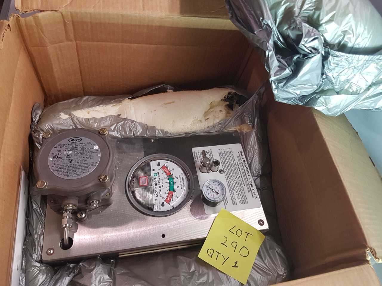 PEPPER+FUCHES MODEL 3003-WPS-CI-TYPE E OR Z (QTY1) - ELECTRICAL COMPONENTS