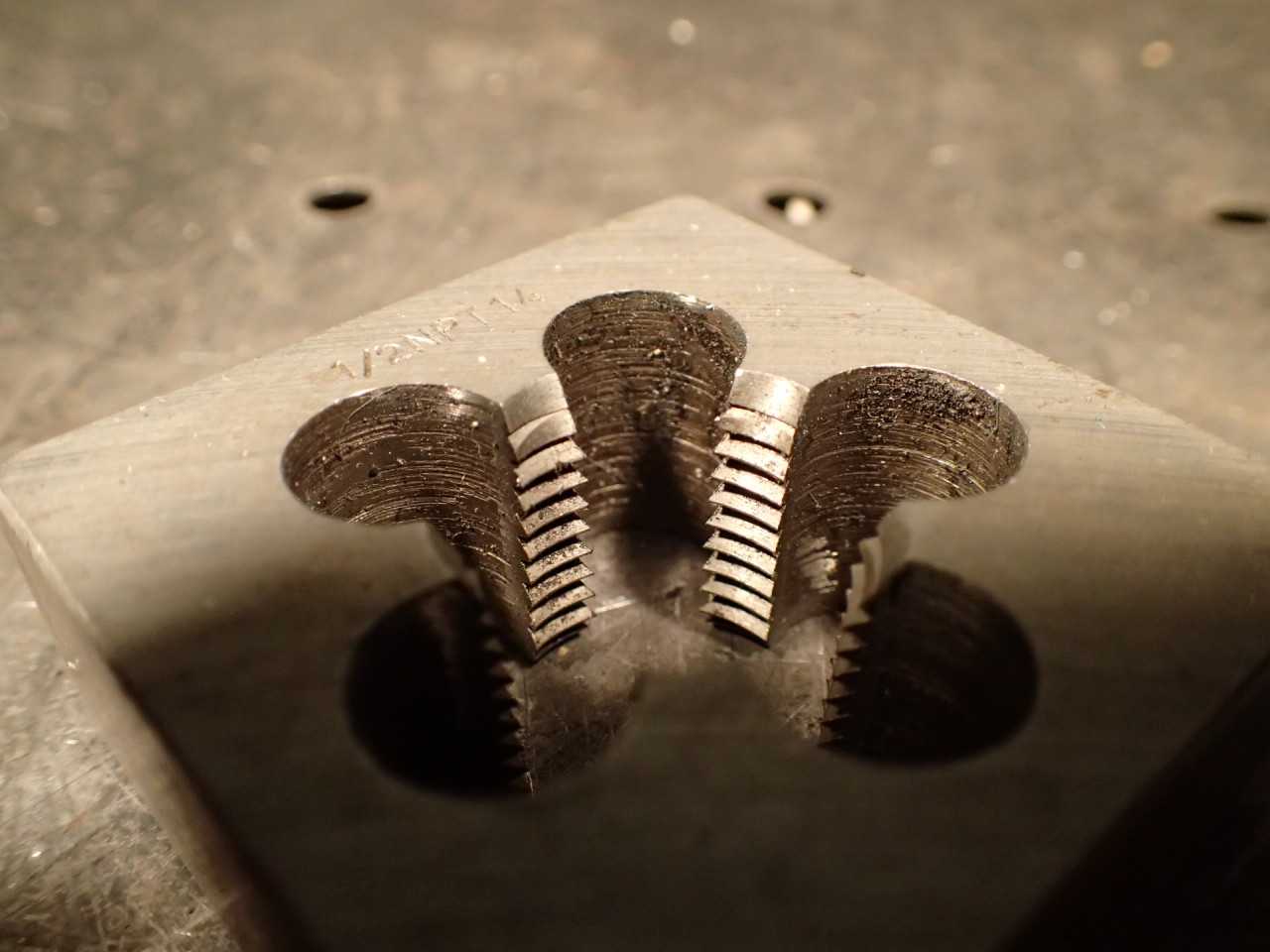 1/2" NPT Thread Threading Die: 2" Square Body., Used in Good Condition - HOLEMAKING TOOLS