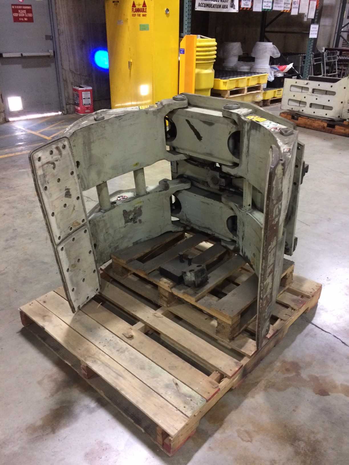 Cascade 45F-RCP-220-01 40" roll clamp attachment, Portland, OR - LIFTING ATTACHMENTS