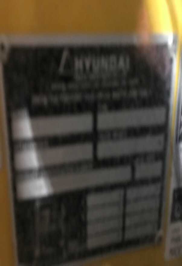 #61 / Hyundai Electric Lift - FORKLIFTS
