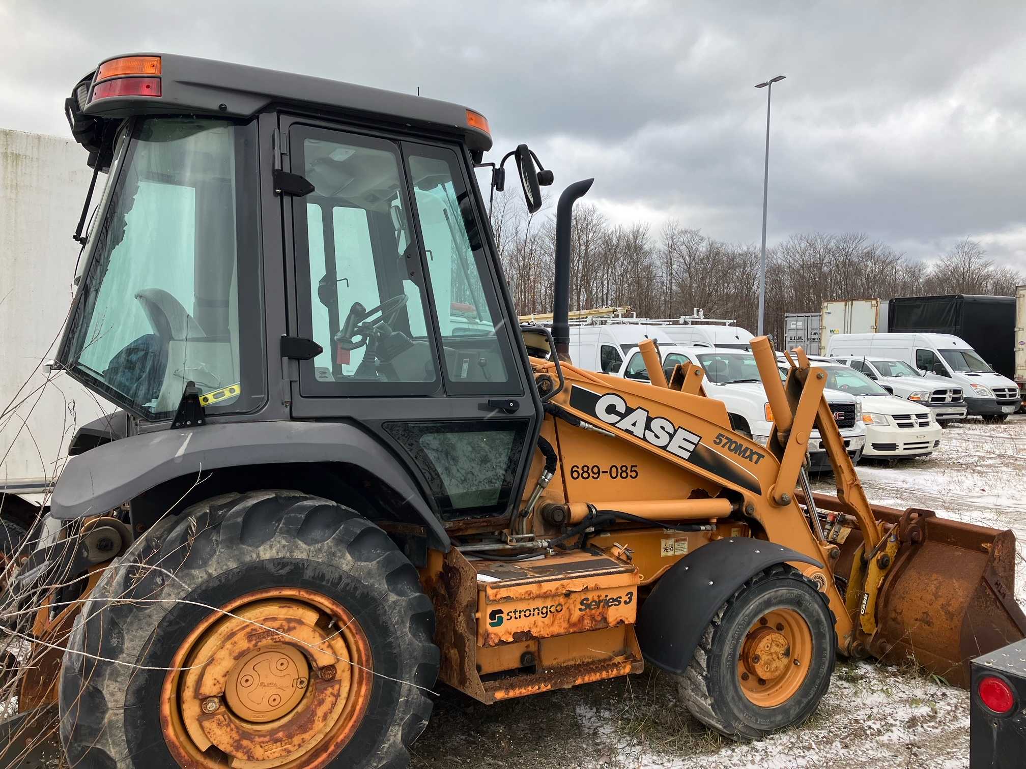 Case 570 construction tractor - LOADERS